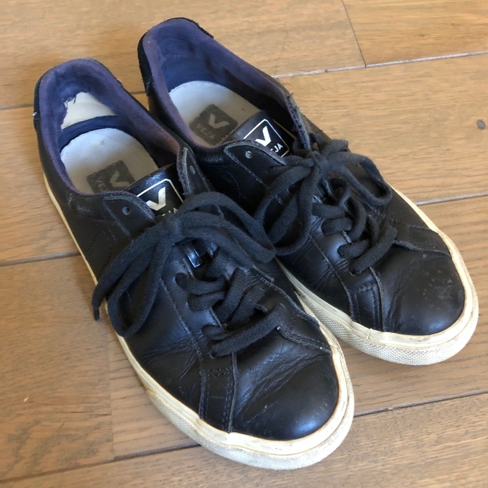Black leather veja sneakers